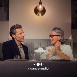 nuance audio in wuerzburg bei kresinsky ihrem optiker und akustiker beispiel konversation in einem restaurant frau und mann