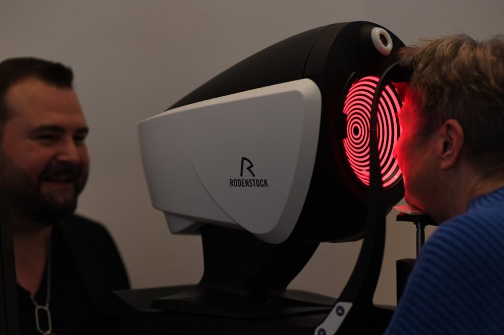 Augenvermessung mit dem DNEye Scanner bei Kresinsky in Würzburg