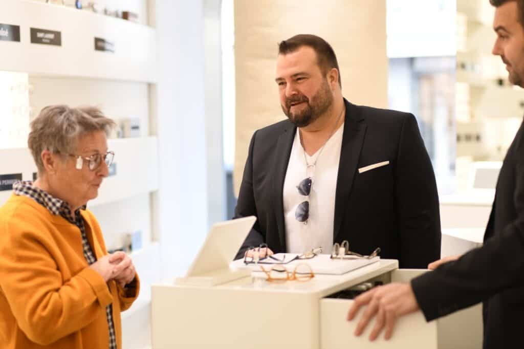 Individuelle Lesebrille anpassen bei Kresinsky in Würzburg