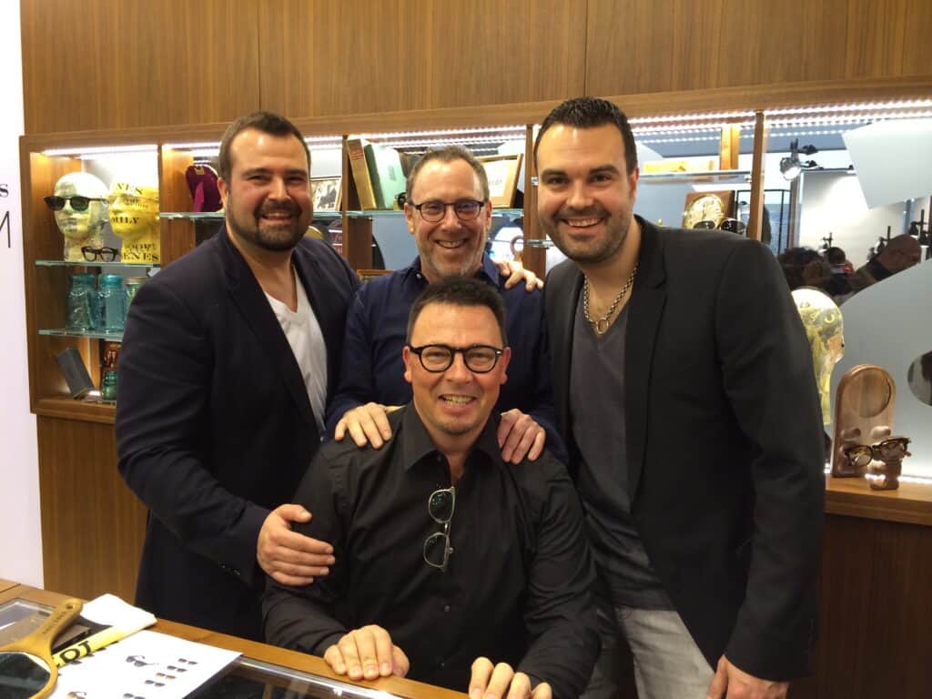 Harvey Moscot mit Alex und Andy Schmitt-Lieb von Kresinsky mit Ralph Albrecht von The Eyewear Agency auf der Messe in München – Moscot Brillen exklusiv