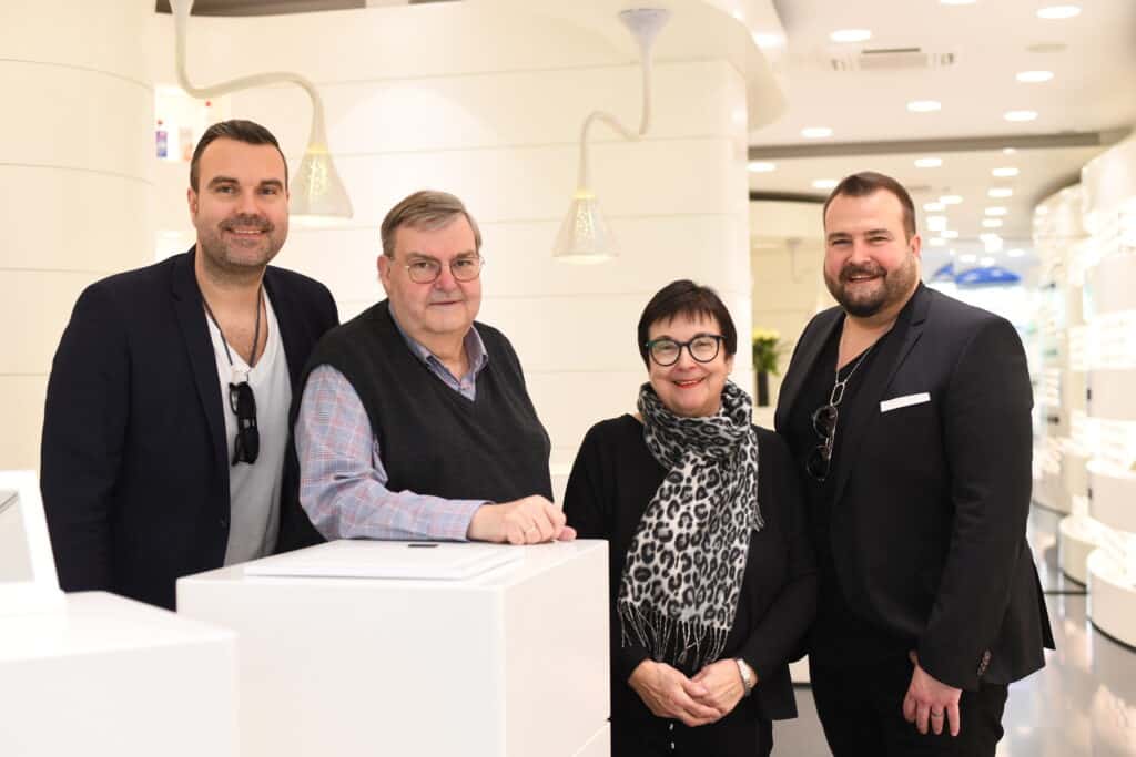 Alex und Andy Schmitt-Lieb mit Karl-Veit und Ruth Schmitt-Lieb und dem Kresinsky Team in Würzburg
